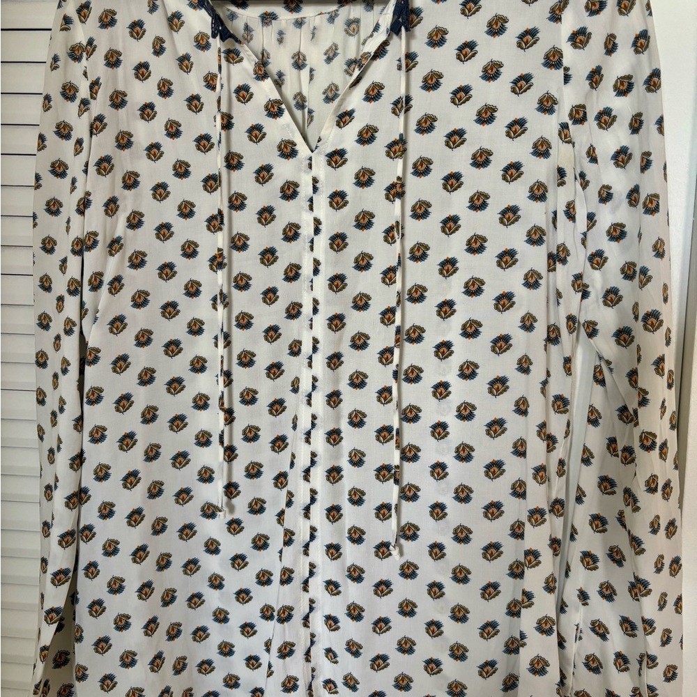 Stylish Women's Blouse with Navy and Gold Pattern